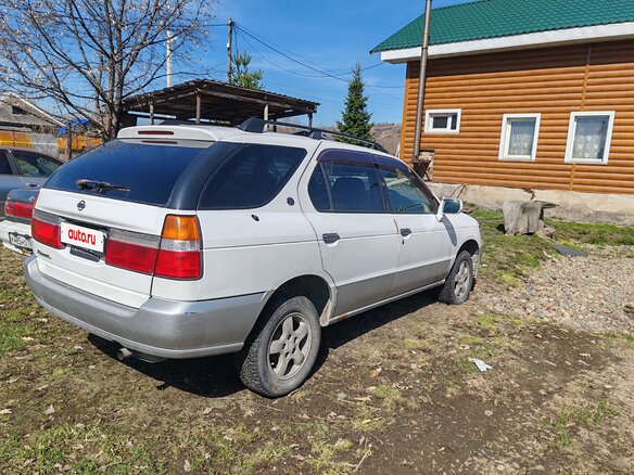 1997 Nissan R'nessa, белый, 290000 рублей - вид 1