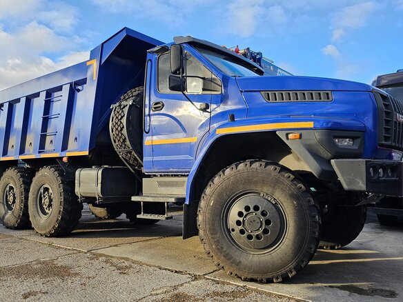 2026 Урал 4320, синий, 8950000 рублей