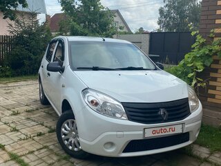 2014 Renault Sandero I, белый, 440000 рублей, вид 1