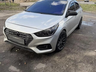 2017 Hyundai Solaris II, серебристый, 1181000 рублей, вид 2