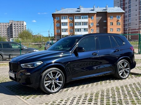 2020 BMW X5 M50d IV (G05/G18), коричневый, 7200000 рублей, вид 1