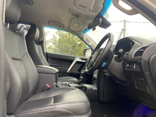 2021 Toyota Land Cruiser Prado 150 Series Рестайлинг 3, белый, 5000000 рублей, вид 4