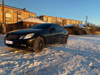2009 Mercedes-Benz E-Класс 350 IV (W212, S212, C207), чёрный, 1370000 рублей, вид 1
