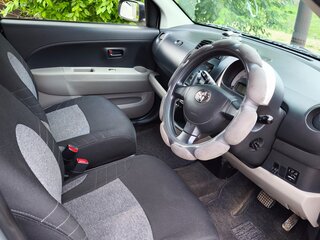 2005 Toyota Passo I (C10), серебристый, 580000 рублей, вид 5