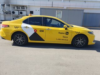 2022 Toyota Camry VIII (XV70) Рестайлинг, чёрный, 3200000 рублей, вид 2