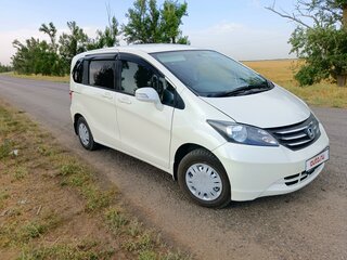 2010 Honda Freed I, белый, 1100000 рублей, вид 2