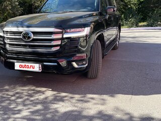 2023 Toyota Land Cruiser 300 Series, чёрный, 13000000 рублей, вид 2