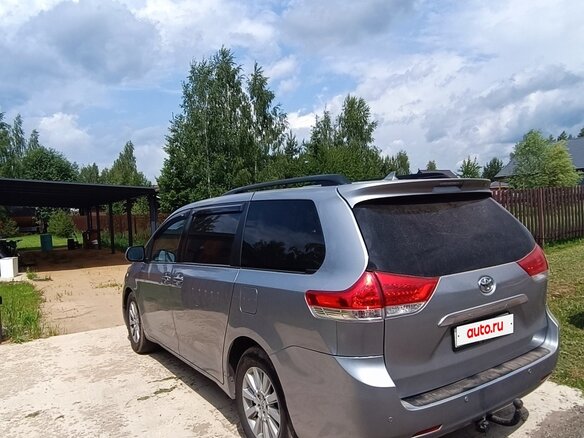 2011 Toyota Sienna III, серый, 2400000 рублей - вид 5