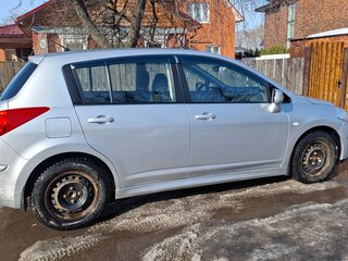 2012 Nissan Tiida I Рестайлинг, серебристый, 690000 рублей, вид 5