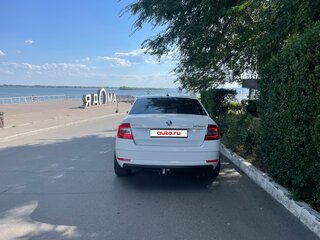 2018 Skoda Octavia III (A7) Рестайлинг, белый, 1450000 рублей, вид 3