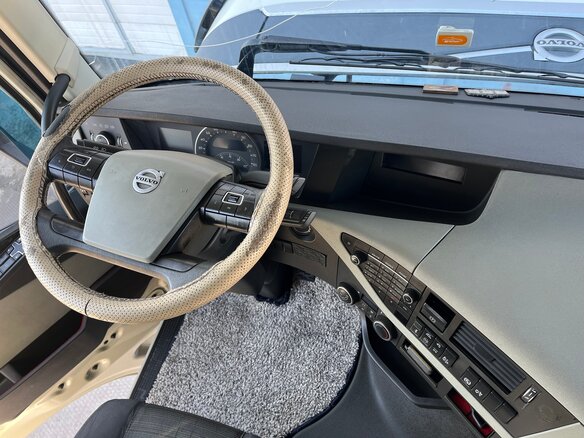 2015 Volvo FH, серый, 7250000 рублей - вид 26