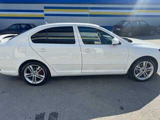 2012 Skoda Octavia RS II Рестайлинг, белый, 900000 рублей, вид 3