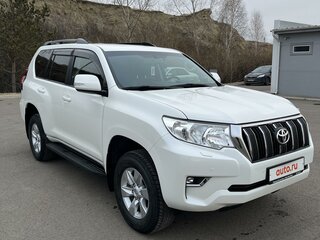 2017 Toyota Land Cruiser Prado 150 Series Рестайлинг 2, белый, 4700000 рублей, вид 3