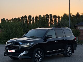 2017 Toyota Land Cruiser 200 Series Рестайлинг 2, чёрный, 6650000 рублей, вид 1