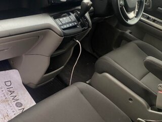 2017 Honda Stepwgn Spada V, серый, 2200000 рублей, вид 4
