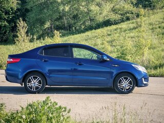 2014 Kia Rio 5-speed III, синий, 750000 рублей, вид 3