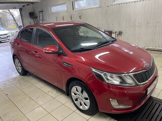2012 Kia Rio 5-speed III, красный, 650000 рублей, вид 5