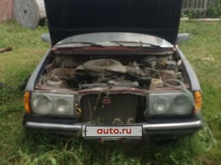 1982 Mercedes-Benz W123 200 4-speed, красный, 270000 рублей, вид 3