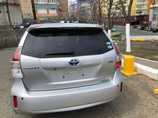 2018 Toyota Prius Alpha I (ZVW40/41) Рестайлинг, серебристый, 2080000 рублей, вид 3