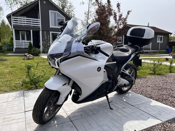 2010 Honda VFR 1200, белый, 900000 рублей - вид 2