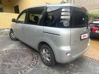2010 Toyota Sienta I Рестайлинг 1, серебристый, 650000 рублей, вид 4