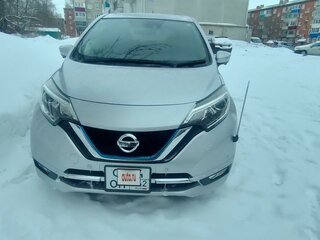 2019 Nissan Note e-Power II Рестайлинг, серебристый, 1590000 рублей, вид 1