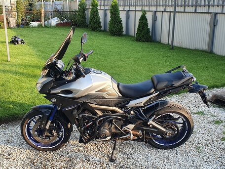 2015 Yamaha MT-09 Tracer (FJ-09), серебристый, 740000 рублей, вид 1