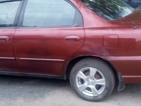2001 Kia Spectra I Рестайлинг 1, пурпурный, 300000 рублей - вид 18