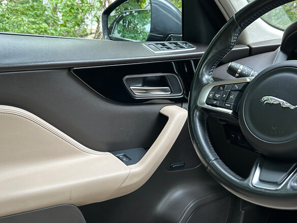 2018 Jaguar F-Pace I, синий, 2500000 рублей - вид 6