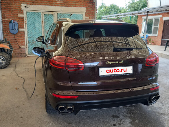 2015 Porsche Cayenne S E-Hybrid II Рестайлинг (958), коричневый, 4000000 рублей - вид 4