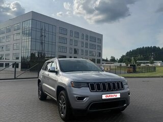 2017 Jeep Grand Cherokee IV (WK2) Рестайлинг, серебристый, 3100000 рублей, вид 3