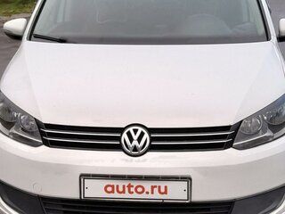 2014 Volkswagen Touran I Рестайлинг 2, белый, 1100000 рублей, вид 1