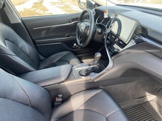 2021 Toyota Camry VIII (XV70) Рестайлинг, белый, 3400000 рублей, вид 5