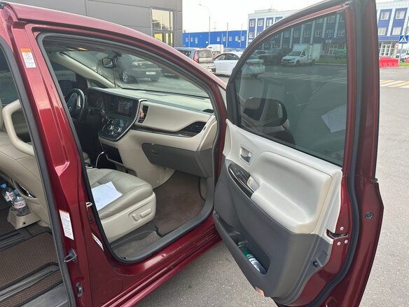 2016 Toyota Sienna III Рестайлинг, красный, 2195000 рублей - вид 12