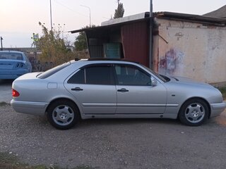 1997 Mercedes-Benz E-Класс 240 II (W210, S210), серый, 600000 рублей, вид 3