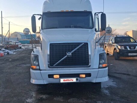 2004 Volvo VNL, белый, 1750000 рублей, вид 1