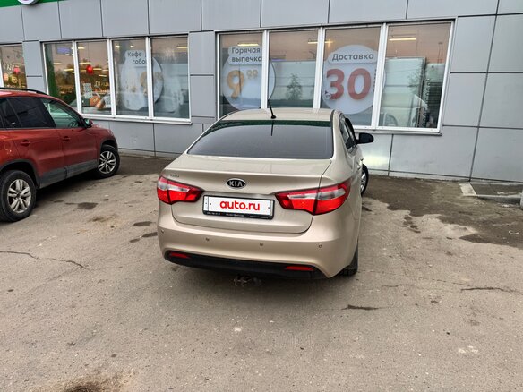 2012 Kia Rio 5-speed III, бежевый, 950000 рублей - вид 2