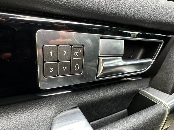 2015 Land Rover Discovery IV Рестайлинг, чёрный, 2500000 рублей - вид 10