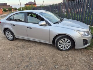 2014 Chevrolet Cruze I Рестайлинг, серебристый, 900000 рублей, вид 3