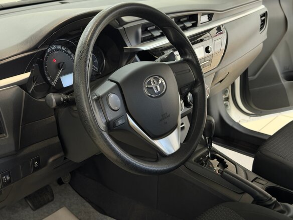 2013 Toyota Corolla XI (E160, E170, E180), белый - вид 13