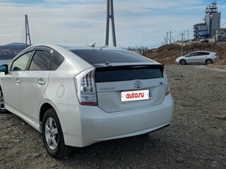 2011 Toyota Prius III (XW30), белый, 900000 рублей, вид 5