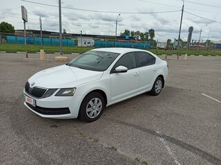 2017 Skoda Octavia III (A7) Рестайлинг, белый, 750000 рублей, вид 1