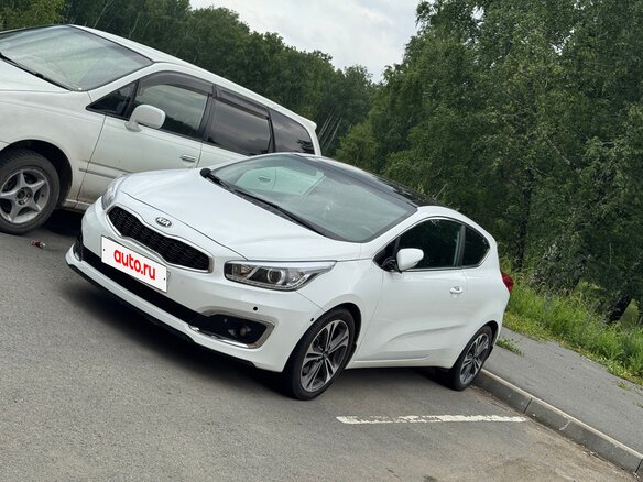 2016 Kia Ceed II Рестайлинг, белый, 1500000 рублей