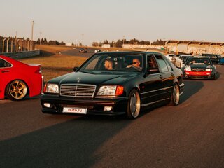 1992 Mercedes-Benz S-Класс 300 III (W140), коричневый, 15000000 рублей, вид 3