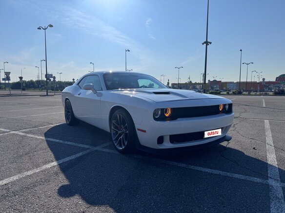 2019 Dodge Challenger R__T III Рестайлинг 2, белый, 5000000 рублей - вид 1