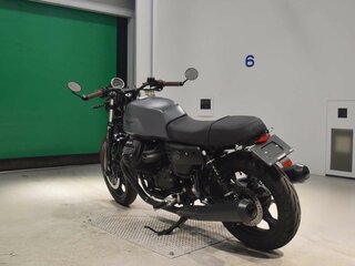 2021 Moto Guzzi V 7, серый, 991439 рублей, вид 5
