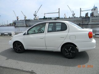 2003 Toyota Platz, белый, 400000 рублей, вид 4