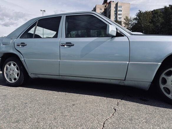 1991 Mercedes-Benz W124 200, синий - вид 4