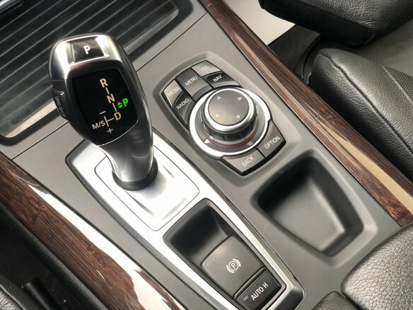 2013 BMW X5 50i II (E70) Рестайлинг, белый - вид 26