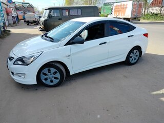 2015 Hyundai Solaris I Рестайлинг, белый, 1150000 рублей, вид 2
